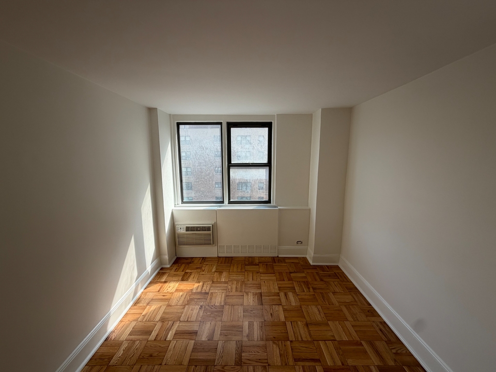 East 79th Street - Photo 2