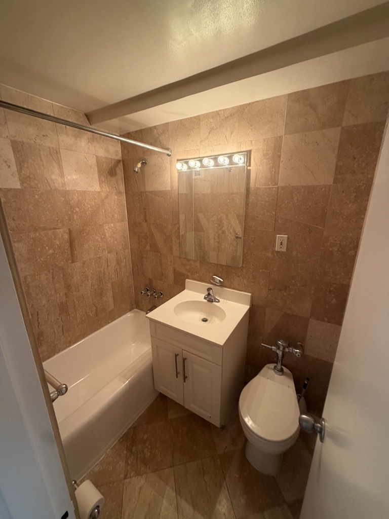 East 79th Street - Photo 8