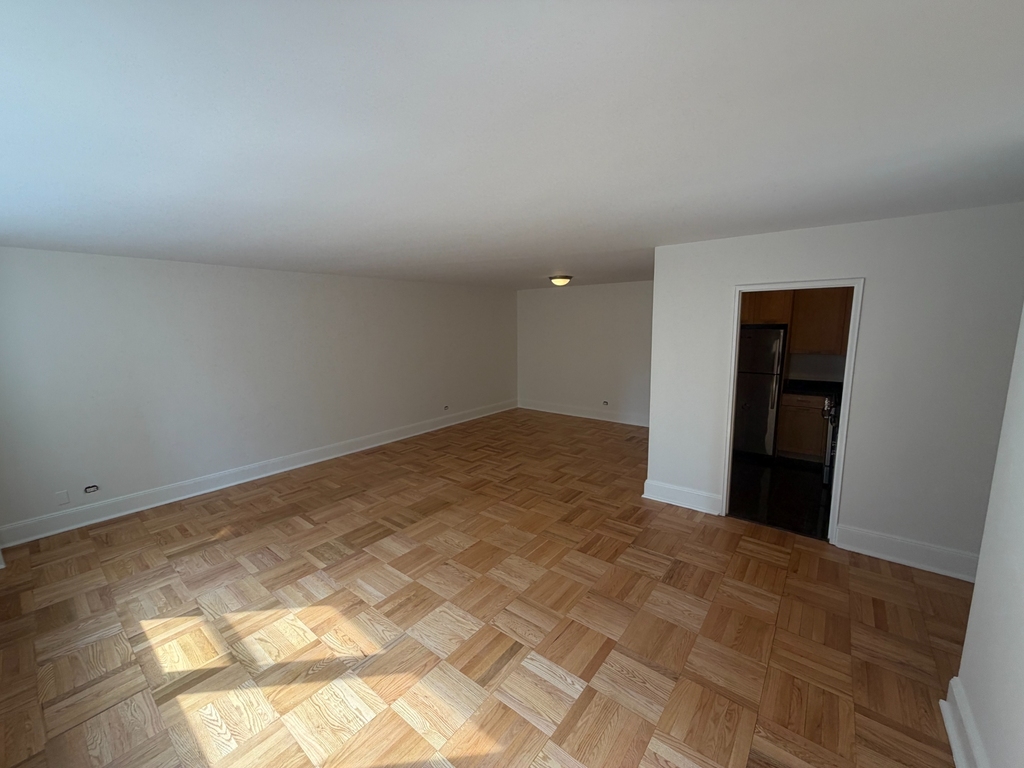 East 79th Street - Photo 6