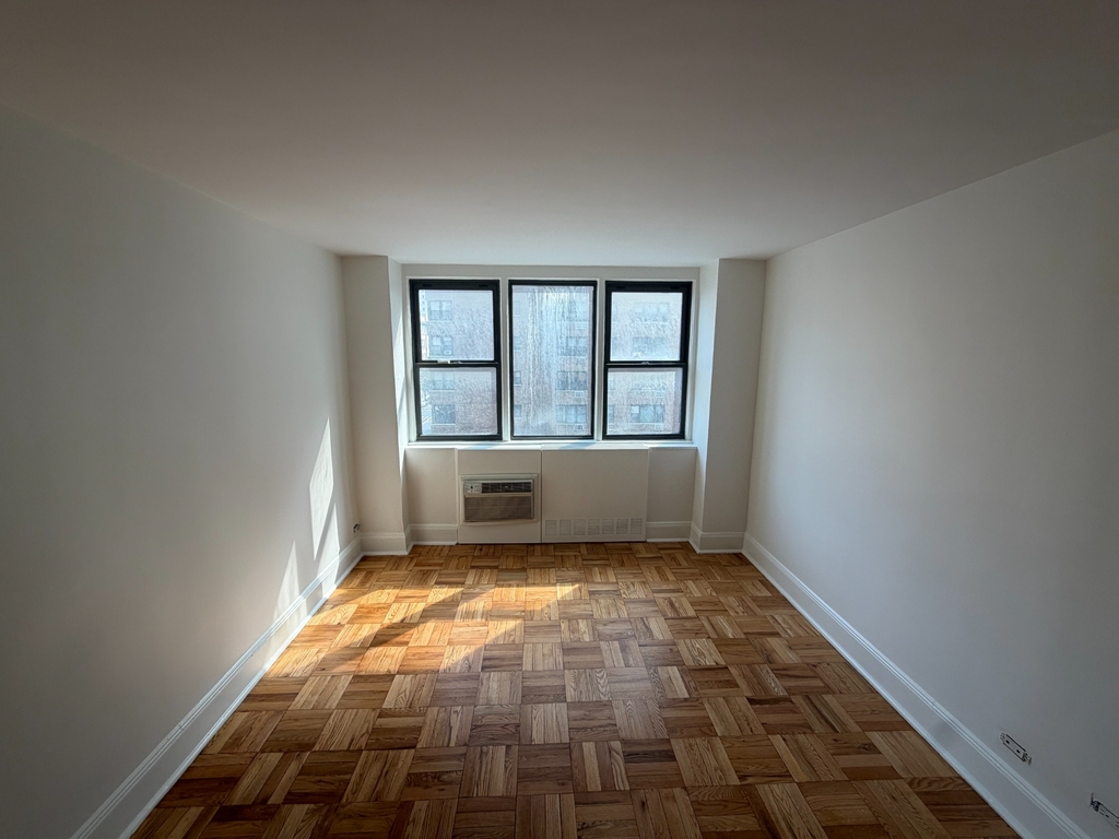East 79th Street - Photo 0