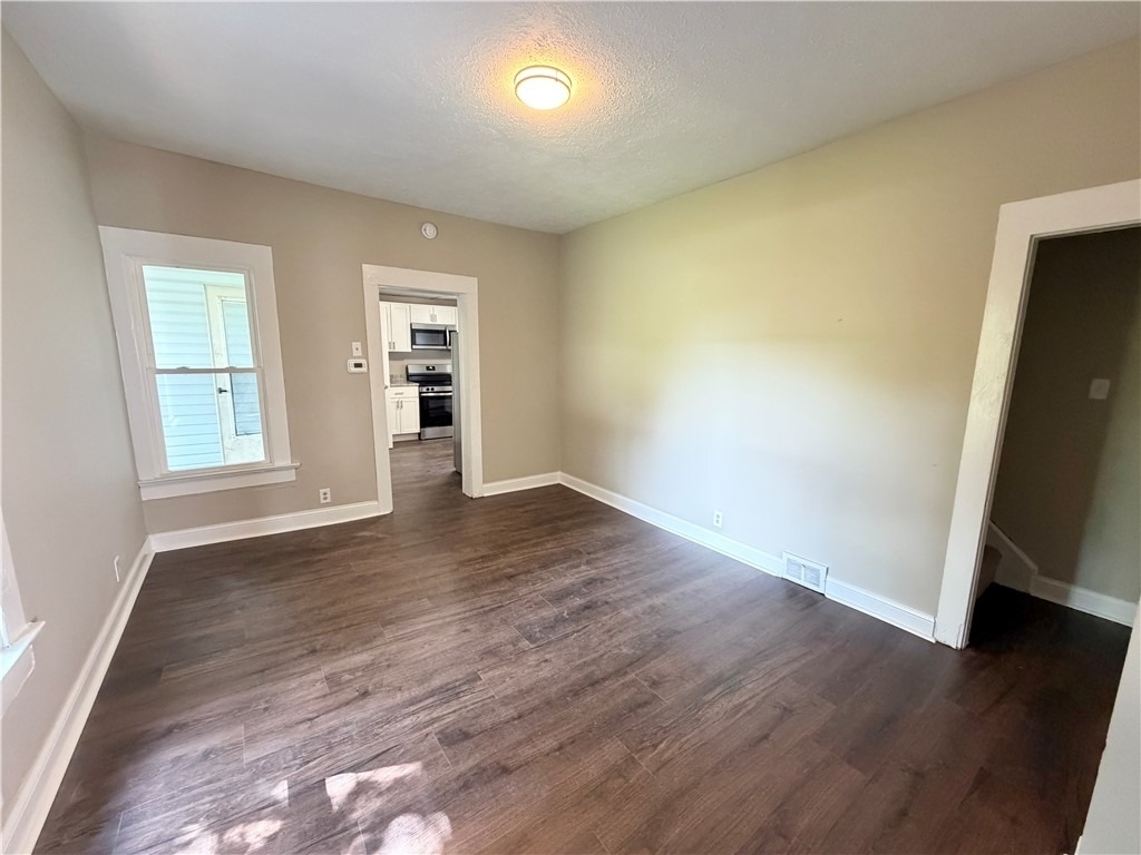 1112 Pollock Ave - Photo 6