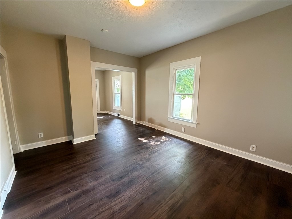 1112 Pollock Ave - Photo 5