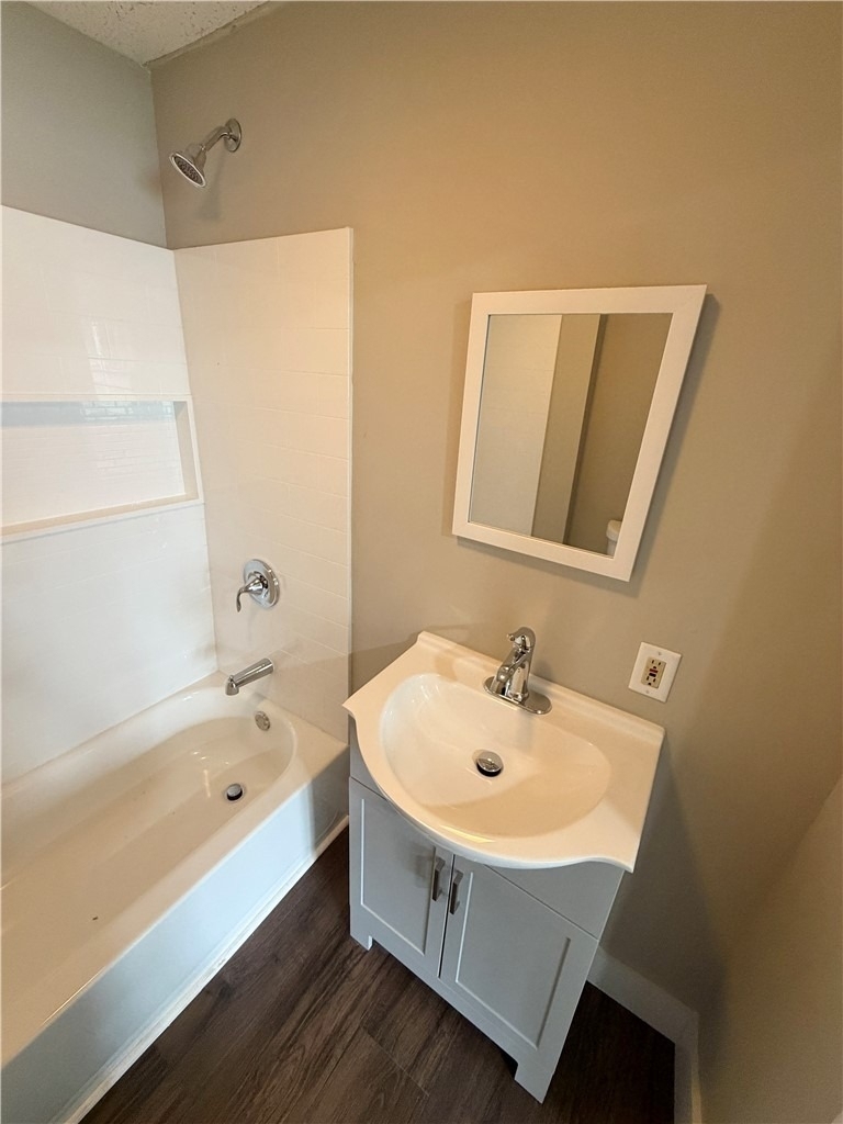 219 E Wallace Ave - Photo 16