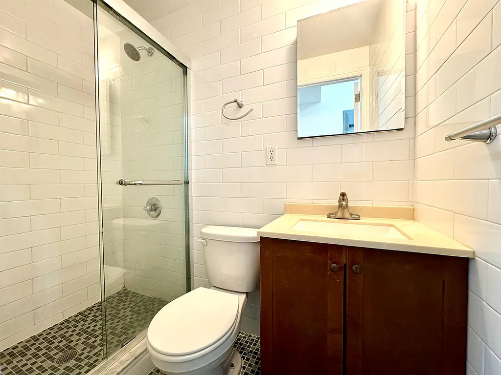 225 east 10 - Photo 4