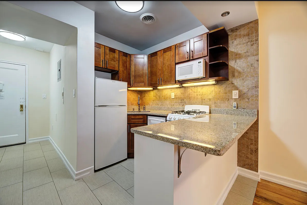 225 east 10 - Photo 1