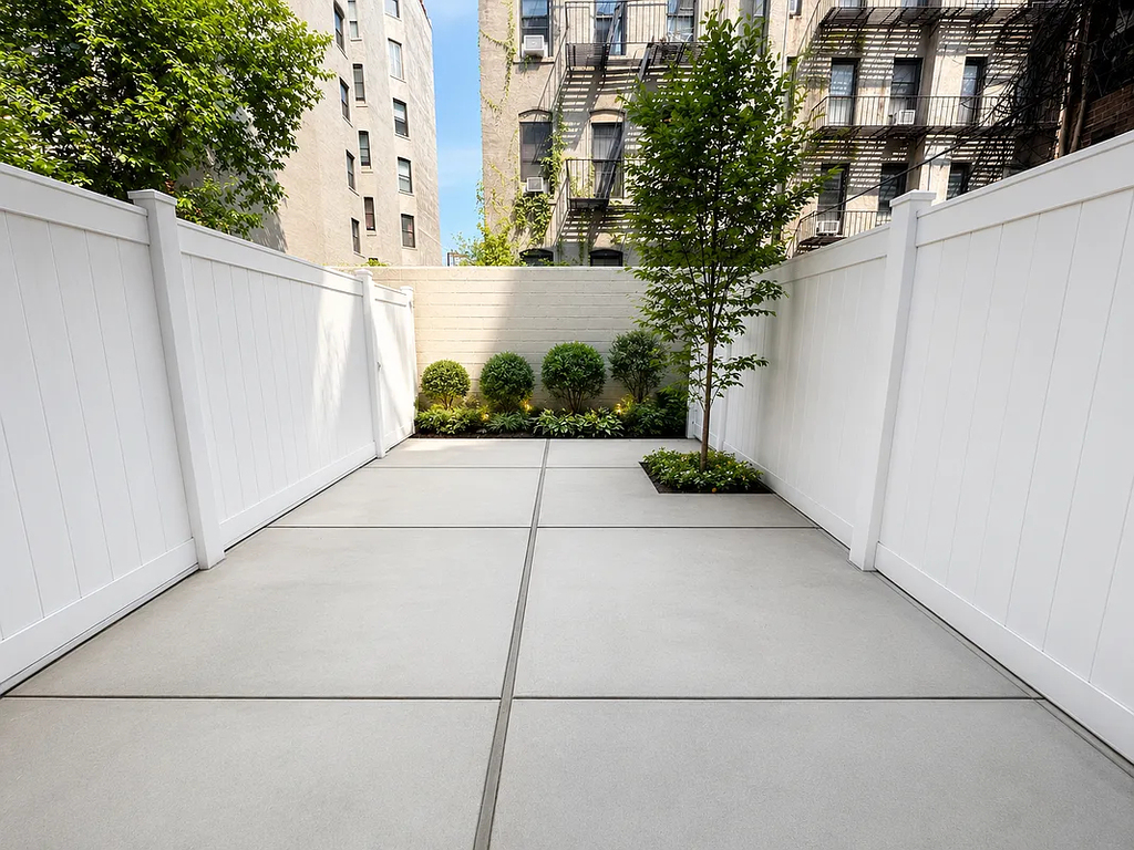 225 east 10 - Photo 6