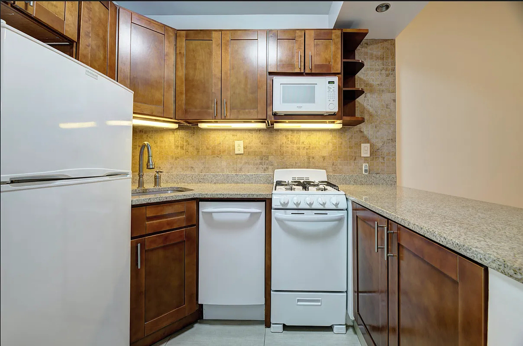225 east 10 - Photo 5