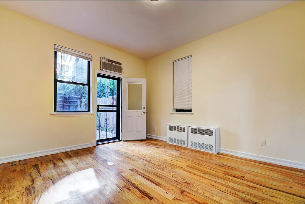 225 east 10 - Photo 0