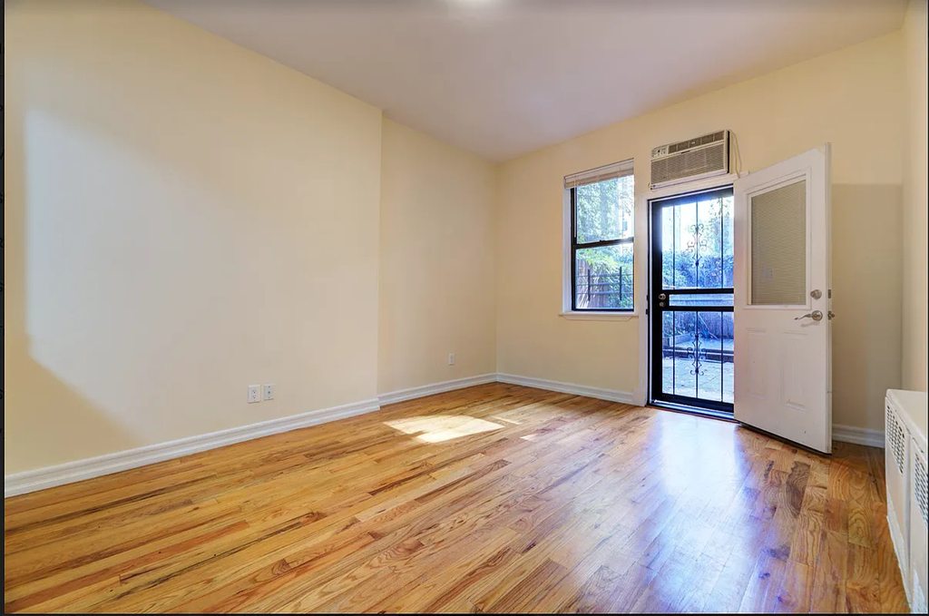 225 east 10 - Photo 3