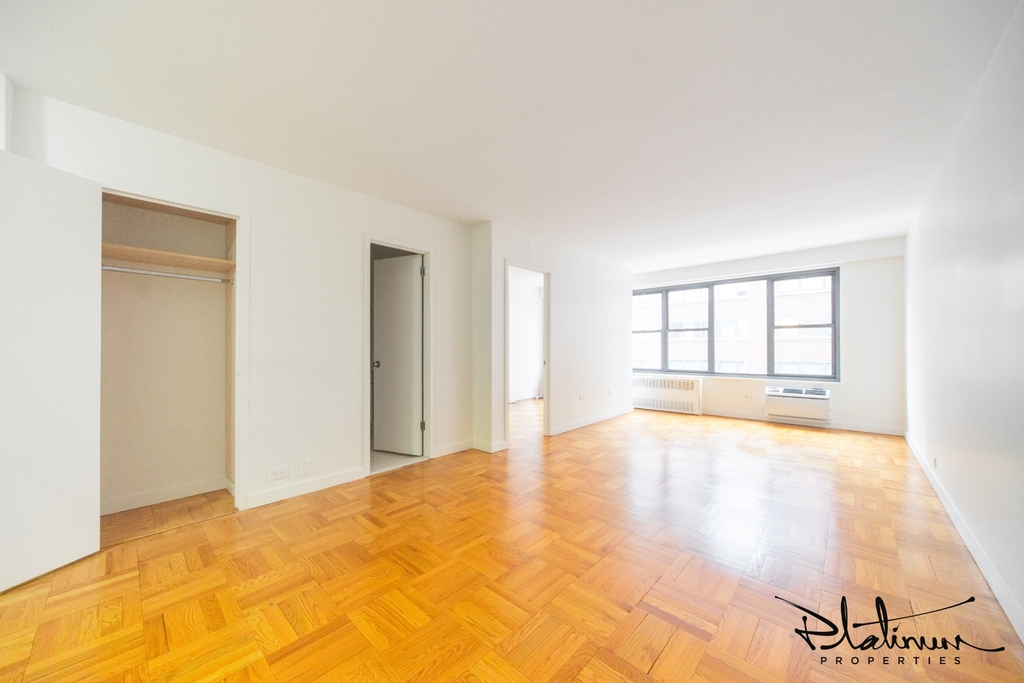 4th Avenue - Photo 0