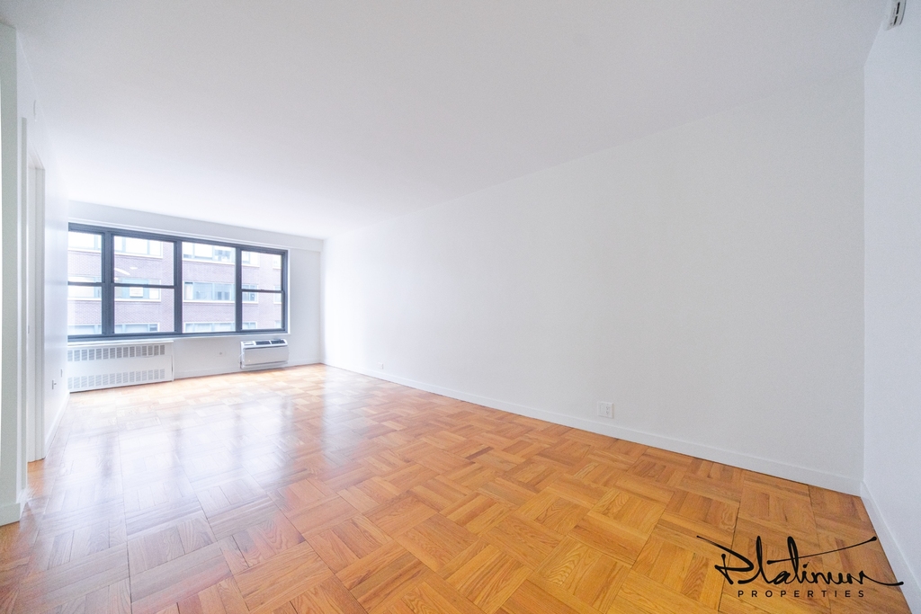 4th Avenue - Photo 1