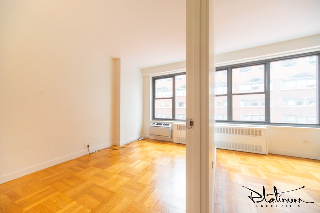 4th Avenue - Photo 2