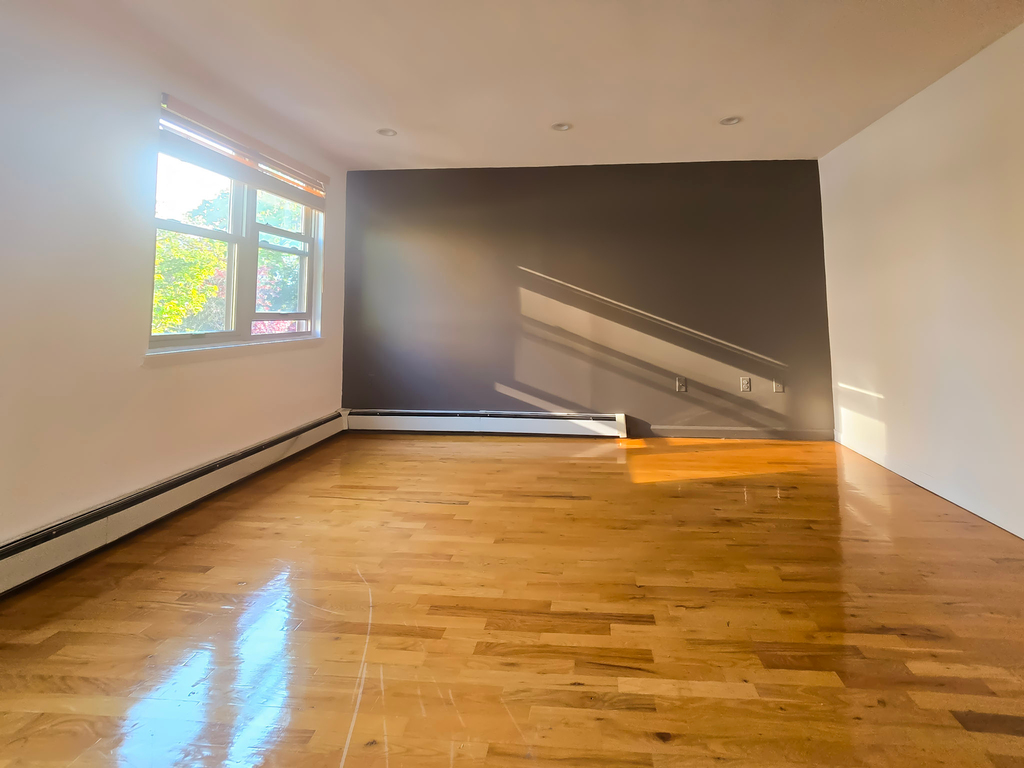 330 Hart Street - Photo 2