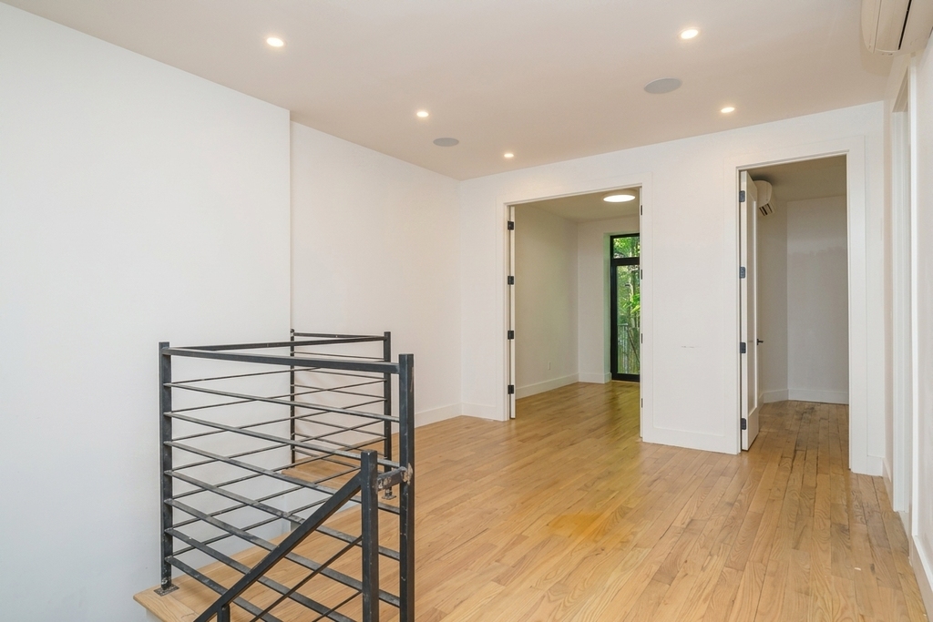 1027 Putnam Avenue - Photo 8