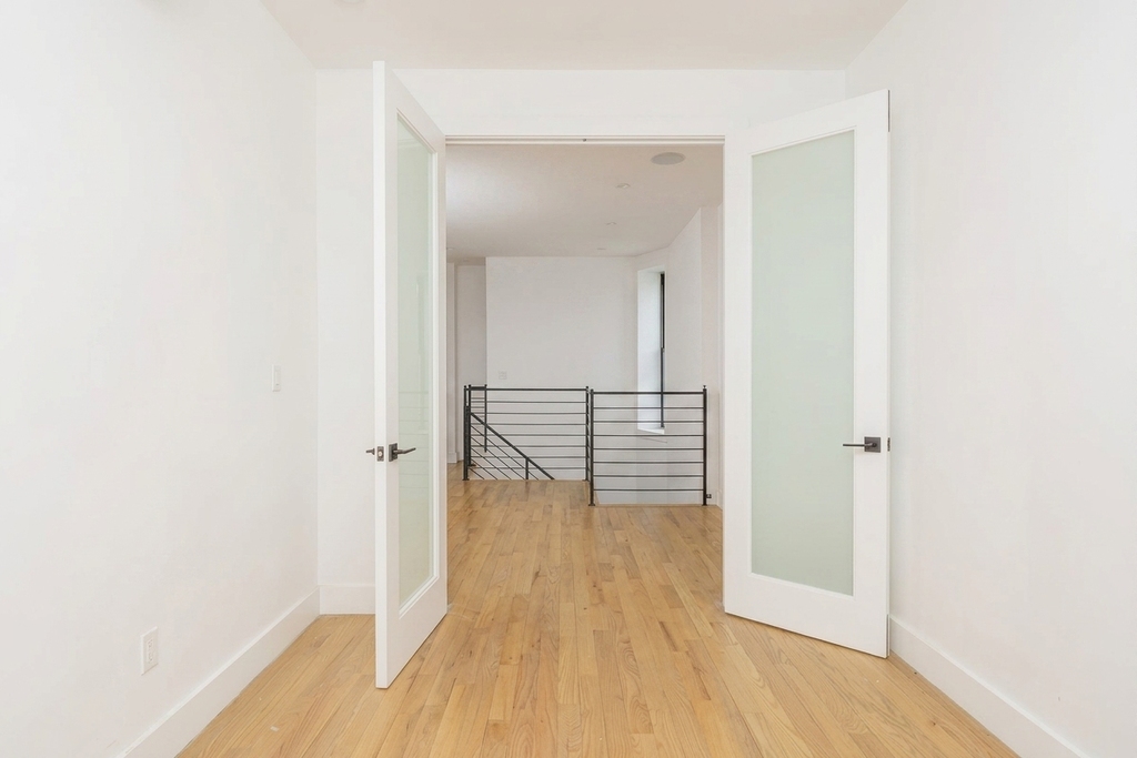 1027 Putnam Avenue - Photo 10
