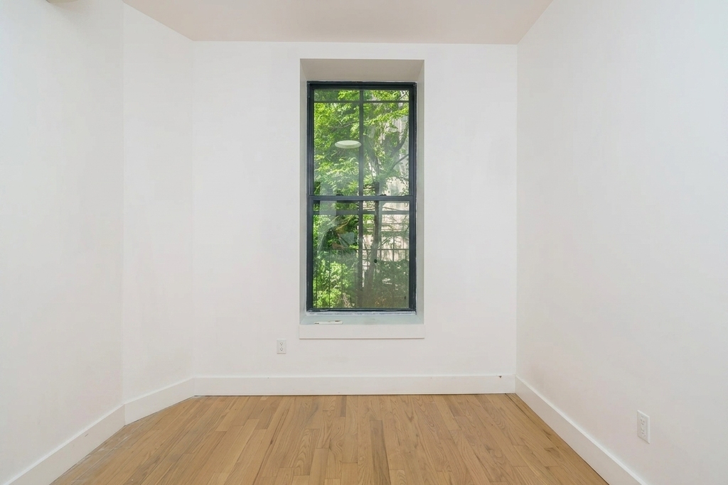 1027 Putnam Avenue - Photo 3