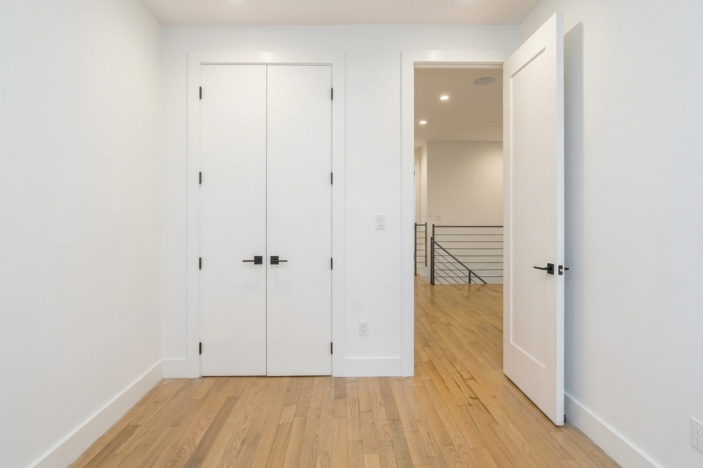 1027 Putnam Avenue - Photo 2