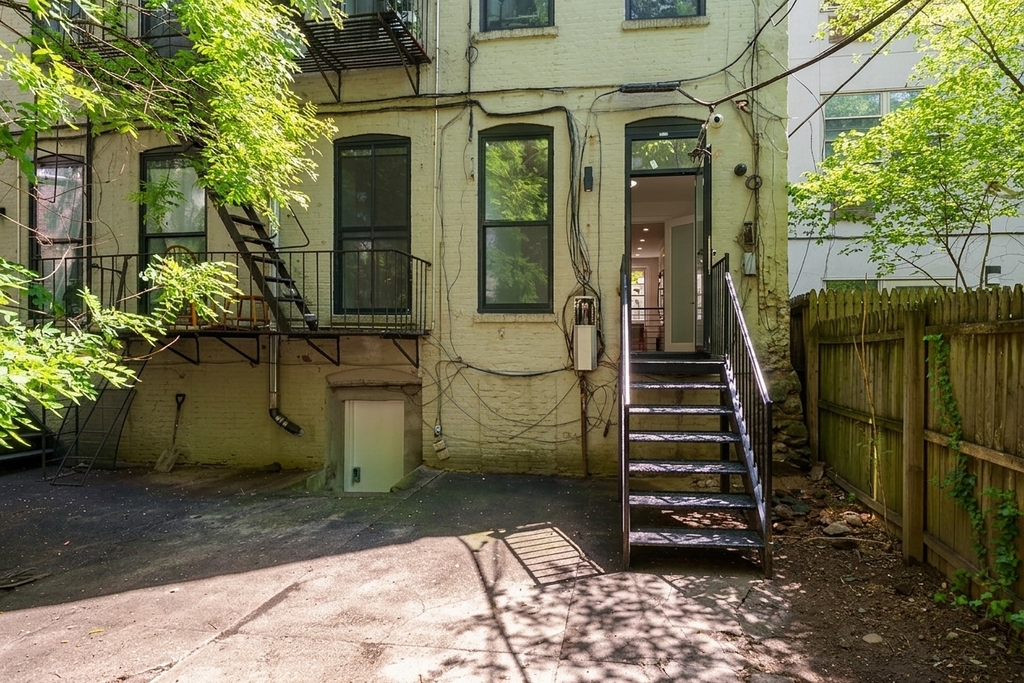 1027 Putnam Avenue - Photo 7