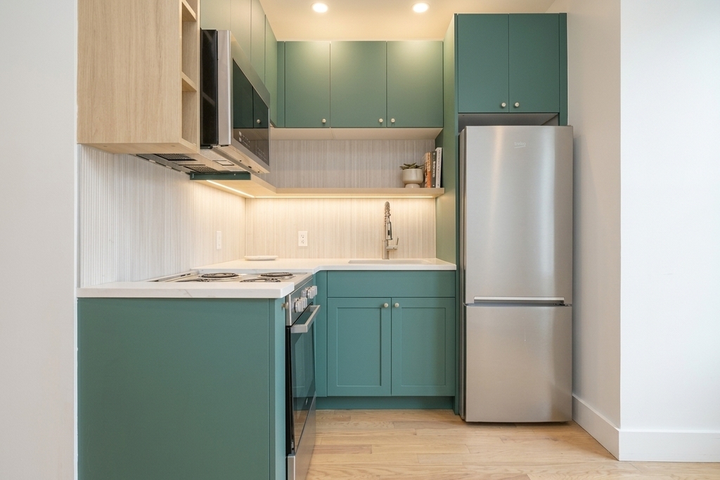 1027 Putnam Avenue - Photo 0