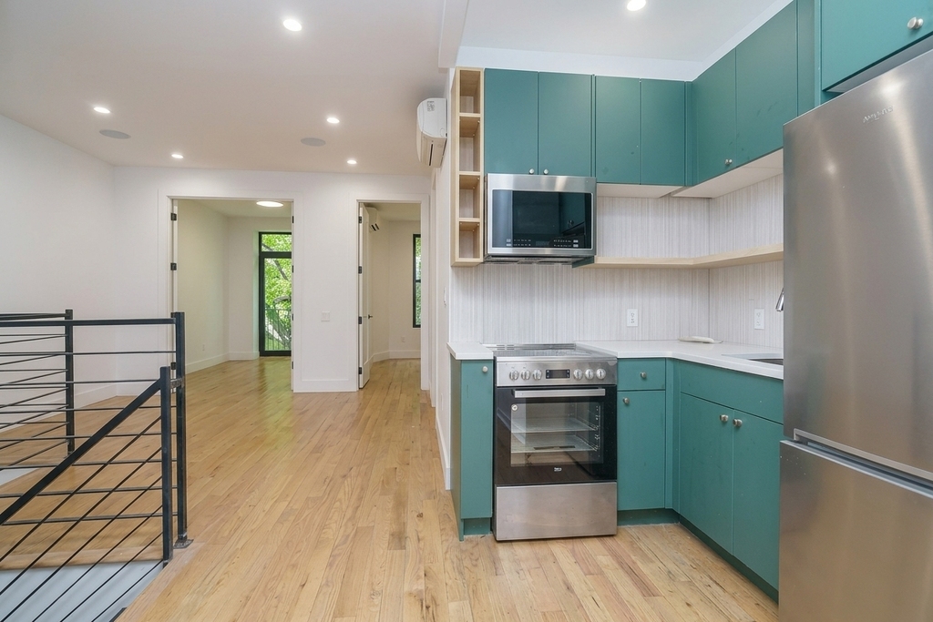 1027 Putnam Avenue - Photo 1