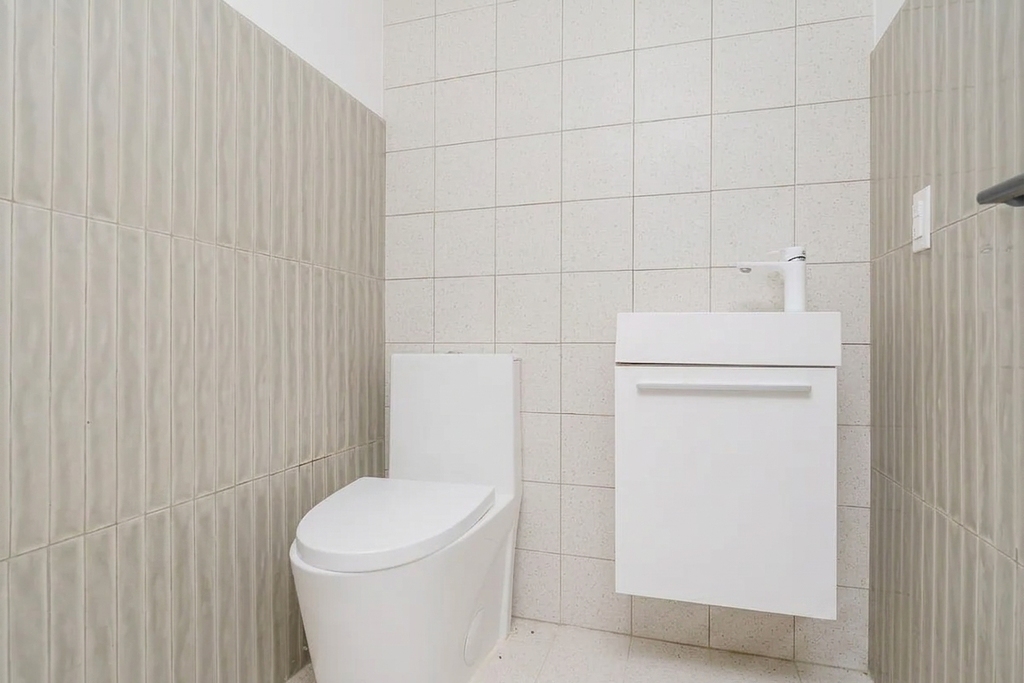 1027 Putnam Avenue - Photo 5
