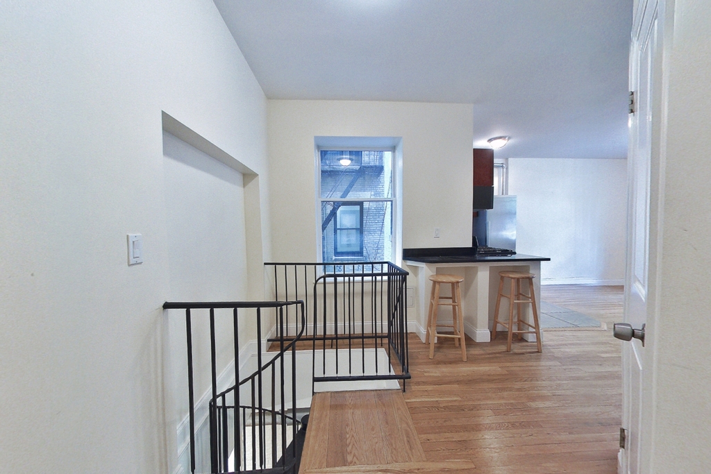 207 West 11th Street, Apt 1C - Photo 3