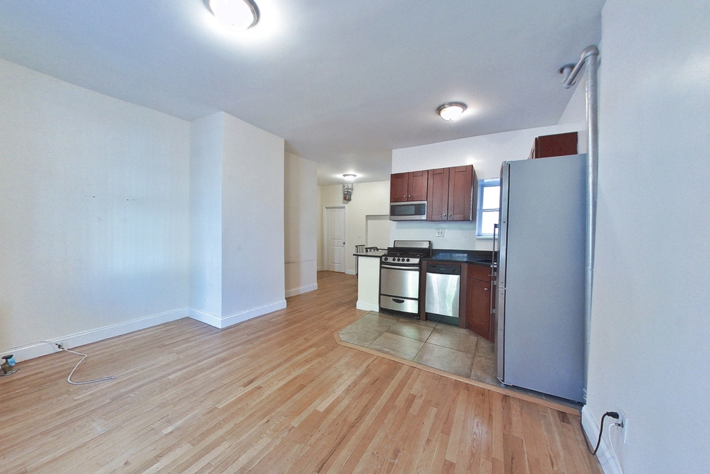 207 West 11th Street, Apt 1C - Photo 2