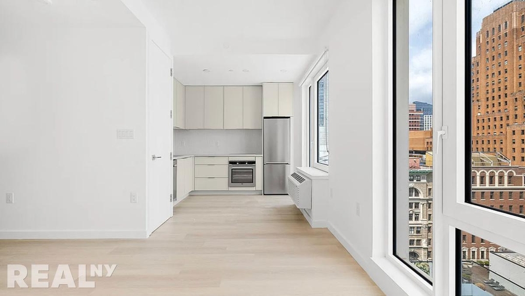 Lawrence Street - Photo 2