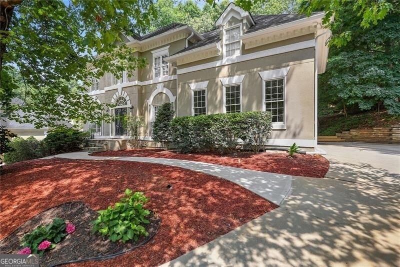 110 Weedon Court - Photo 0