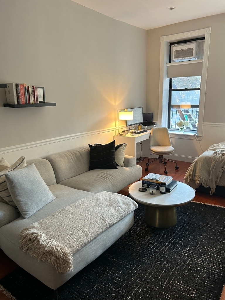 49 8th Avenue - Photo 4