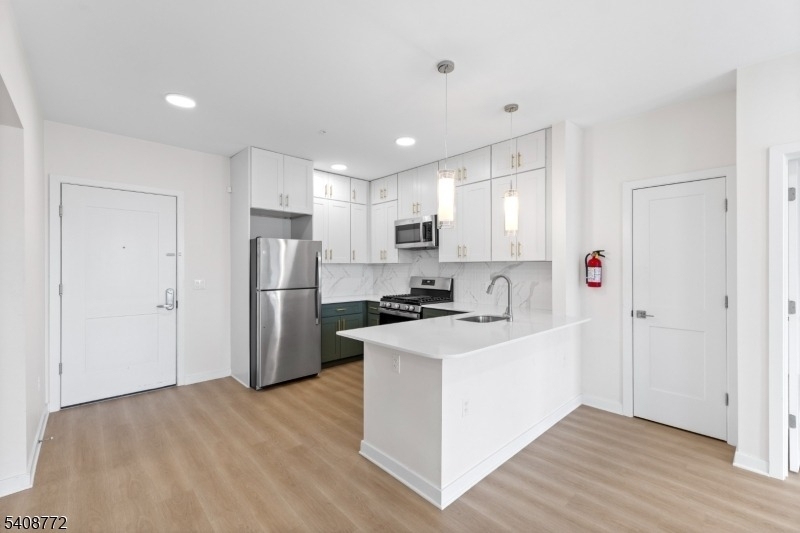 321 E 3rd St - Photo 7