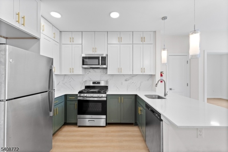 321 E 3rd St - Photo 24