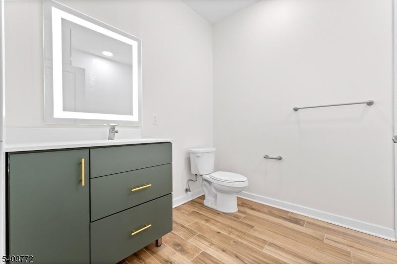 321 E 3rd St - Photo 15