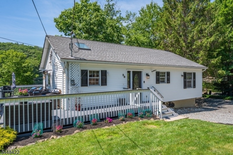 38 Oneida Ave - Photo 2
