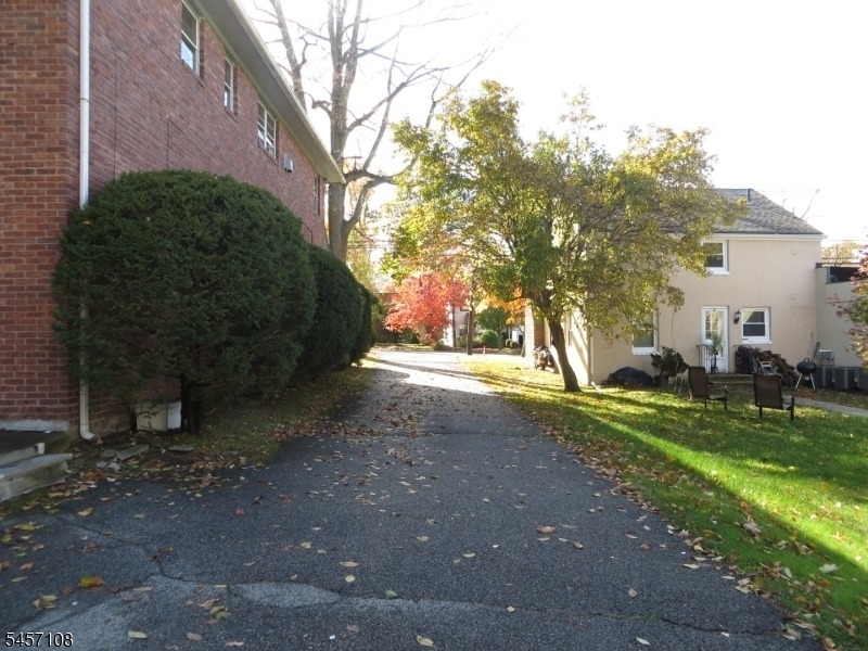 623 Bloomfield Ave. - Photo 4