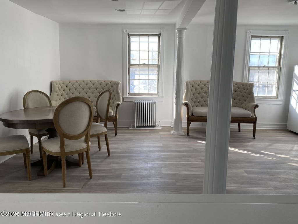 1195 Lincoln Square - Photo 2