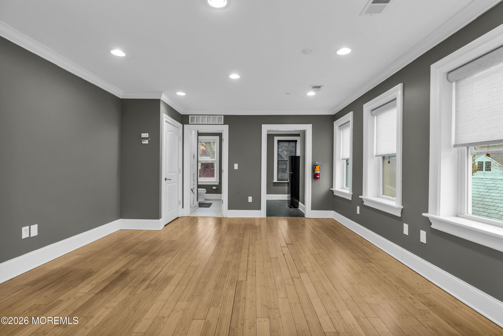 205 Bay Avenue - Photo 5