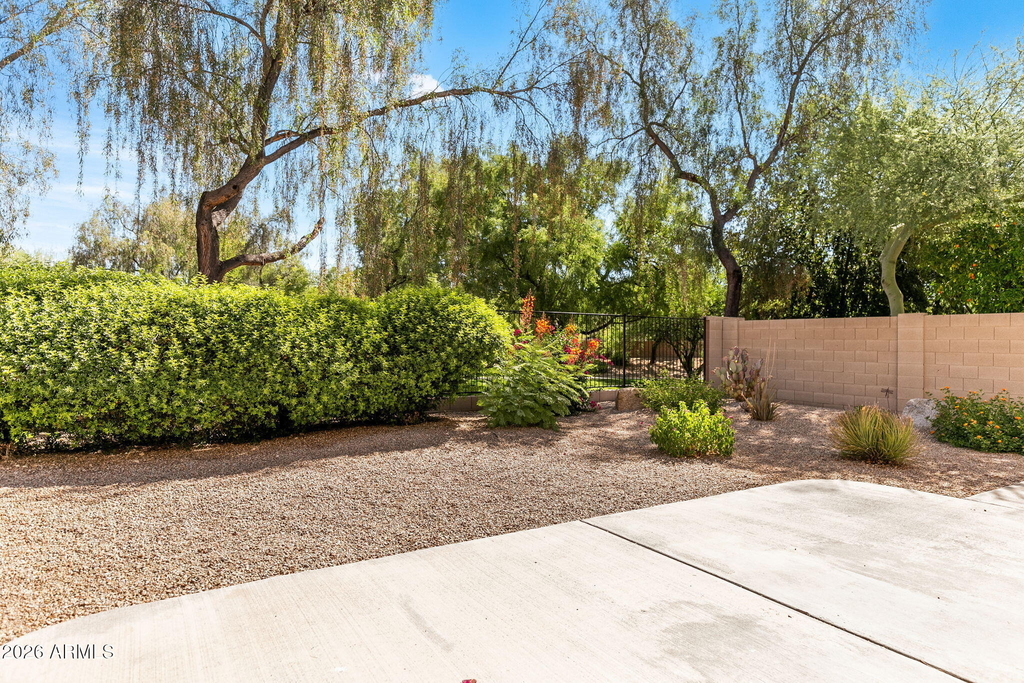 2230 W Calle Del Sol -- - Photo 34