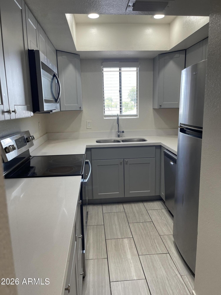 1215 E Lemon Street - Photo 3