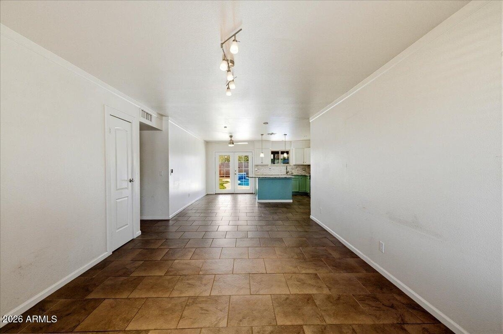 1433 E Windsor Avenue - Photo 2