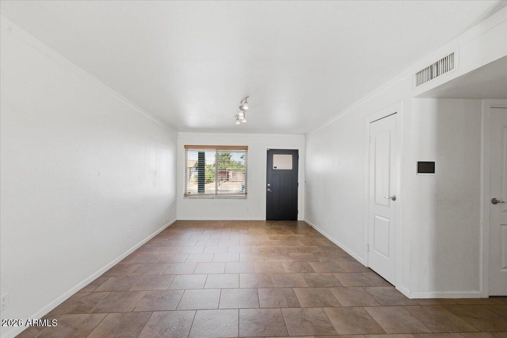 1433 E Windsor Avenue - Photo 3