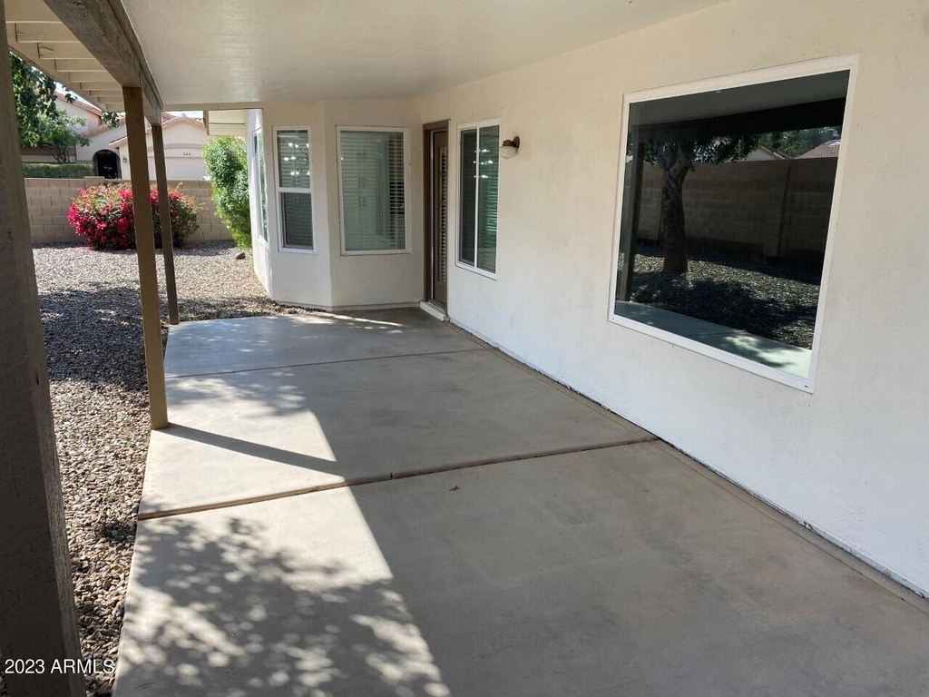 1027 E Hearne Way - Photo 16