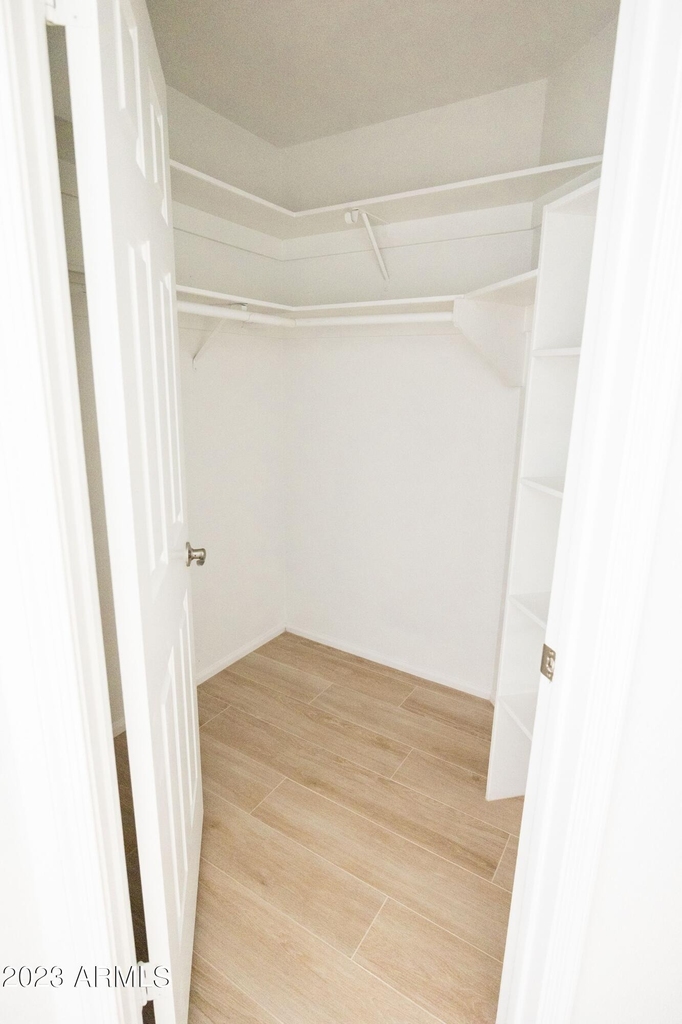 1027 E Hearne Way - Photo 11