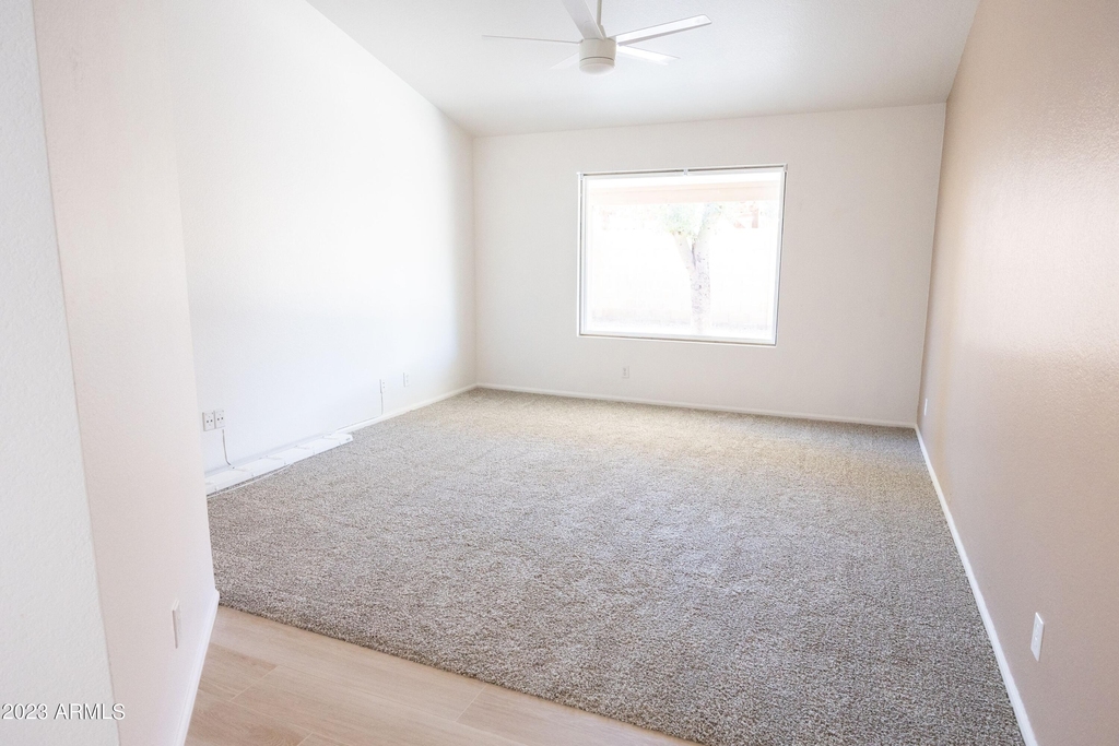 1027 E Hearne Way - Photo 7
