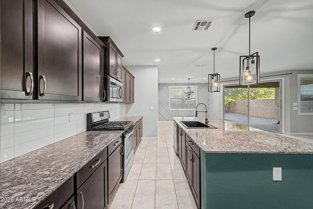 1041 W Glen Canyon Drive - Photo 0