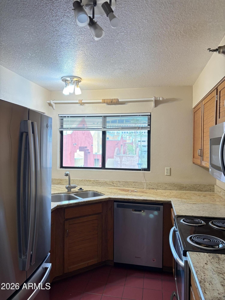 154 W 5th Street - Photo 5