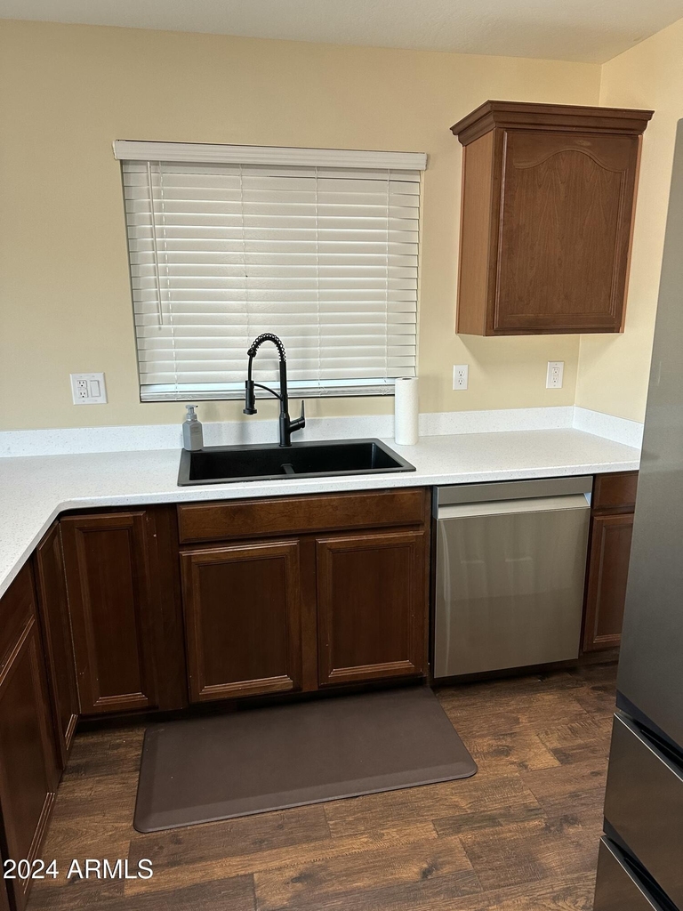 1553 S 231st Lane - Photo 11