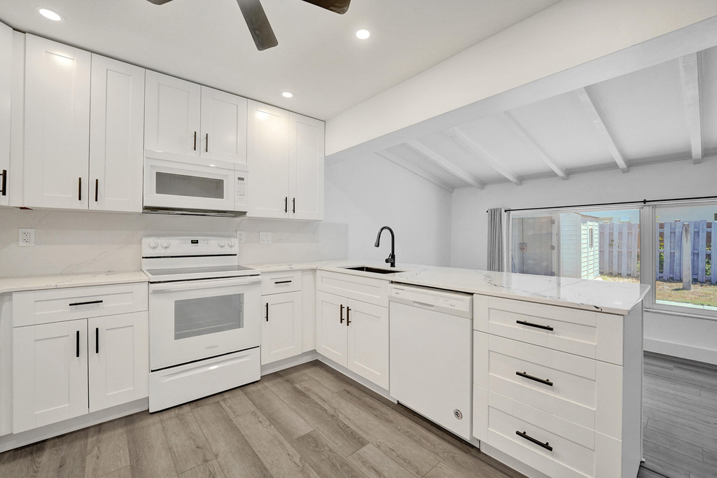 1738 Ne 52nd Street - Photo 9