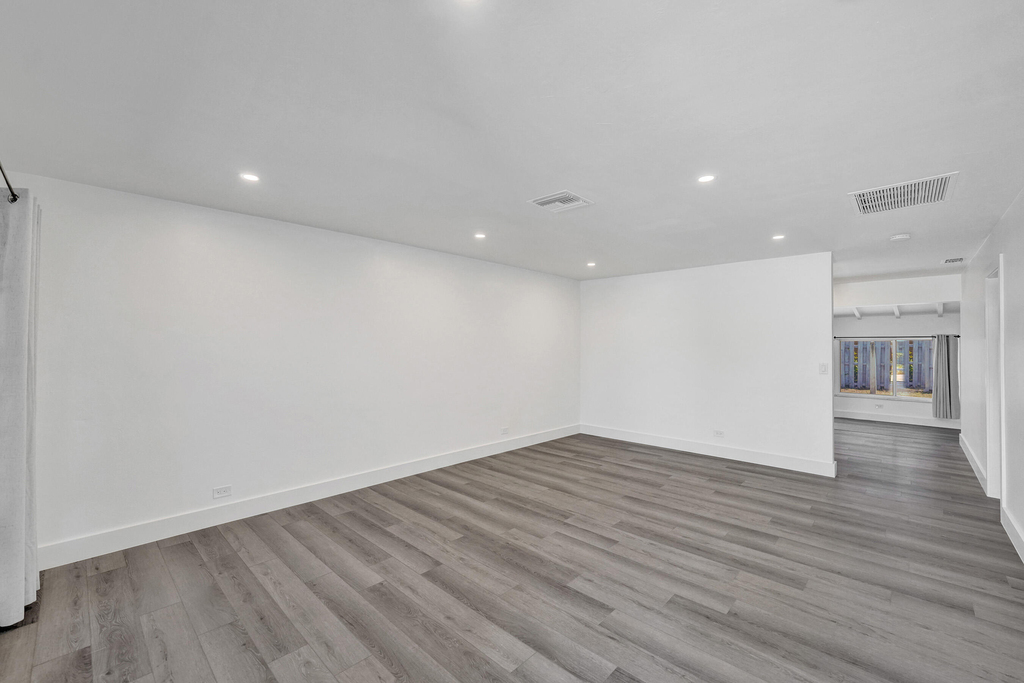 1738 Ne 52nd Street - Photo 3