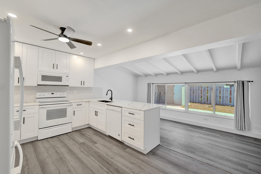 1738 Ne 52nd Street - Photo 6